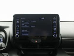 Toyota Yaris 1.5 VVT-I HYBRID STYLE 5P - Miniatura 12