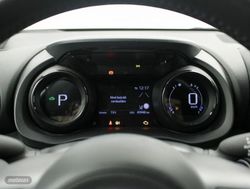 Toyota Yaris 1.5 VVT-I HYBRID STYLE 5P - Miniatura 9