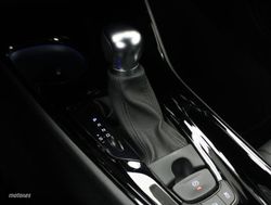 Toyota C-HR 2.0 VVT I-HYBRID ADVANCE AUTO 5P - Miniatura 10