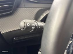 Peugeot 208 HYBRID 100 eDCS6 Style - Miniatura 14