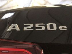 Mercedes Clase A A 250 e Sedán - Miniatura 12