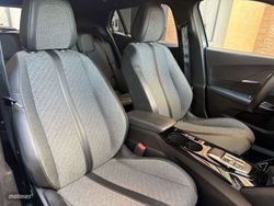 Peugeot 2008 Allure Puretech 130 S&amp;S EAT8 - Miniatura 16
