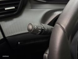 Peugeot 2008 Allure Hybrid 1.2 145CV eDCS6 MHEV - Miniatura 23