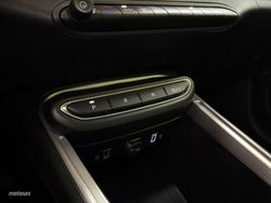 Jeep Avenger Altitude eHybrid 1.2 100CV eDCS6 MHEV - Miniatura 19