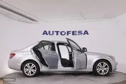 Mercedes Clase C C220 CDI AVANTGARDE AUTO 170CV 4P # NAVI,PARKTORNIC - Miniatura 10