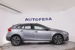 Volvo V 40 CROSS COUNTRY 1.5 T3 OVERSTA EDITION AUTO 152CV 5P # NAVI,PARKTRONIC,CAMARA TRASERA - Miniatura 8