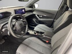 Peugeot 2008 Allure Gasolina 130 S&S EAT8 - Miniatura 18