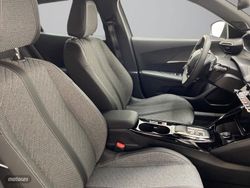 Peugeot 2008 Allure Gasolina 130 S&S EAT8 - Miniatura 19