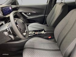 Peugeot 2008 Allure Gasolina 130 S&S EAT8 - Miniatura 21