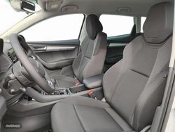 Skoda Karoq 1.0 TSI 115CV Selection - Miniatura 26