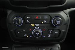 Jeep Renegade 1.3 G 110KW NIGHT EAGLE FWD DDCT 5P - Miniatura 11
