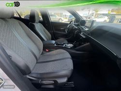 Peugeot 2008 Allure Puretech 130 S&S EAT8 - Miniatura 16