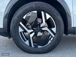 Peugeot 2008 Allure Hybrid eDCS6 100 kW (136 CV) - Miniatura 13
