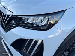 Peugeot 2008 Allure Hybrid eDCS6 100 kW (136 CV) - Miniatura 16