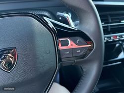 Peugeot 2008 Allure Hybrid eDCS6 100 kW (136 CV) - Miniatura 24
