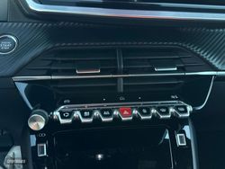 Peugeot 2008 Allure Hybrid eDCS6 100 kW (136 CV) - Miniatura 31