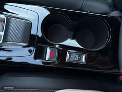 Peugeot 2008 Allure Hybrid eDCS6 100 kW (136 CV) - Miniatura 35