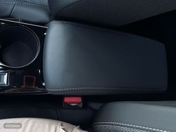 Peugeot 2008 Allure Hybrid eDCS6 100 kW (136 CV) - Miniatura 36