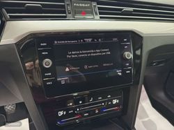 Volkswagen Passat Executive 2.0 TDI 150 cv / TECHO SOLAR - Miniatura 23