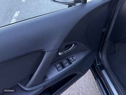 Toyota Avensis 2.0 D-4D Business - Miniatura 14