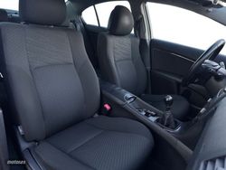 Toyota Avensis 2.0 D-4D Business - Miniatura 6