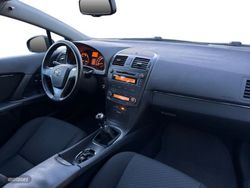 Toyota Avensis 2.0 D-4D Business - Miniatura 8
