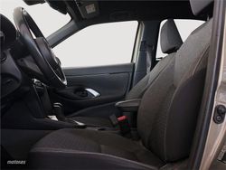 Toyota Yaris Cross 1.5 120H Active Tech - Miniatura 12