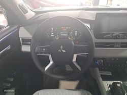 Mitsubishi Outlander PHEV Kaiteki+ 4WD - Miniatura 11