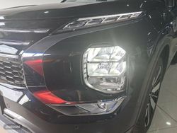 Mitsubishi Outlander PHEV Kaiteki+ 4WD - Miniatura 27