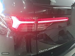 Mitsubishi Outlander PHEV Kaiteki+ 4WD - Miniatura 28