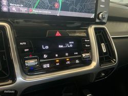Kia Sorento 1.6 T-GDi PHEV Emotion 4x4 7pl P.Luxury - Miniatura 17