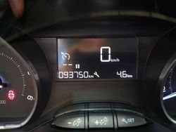 Peugeot 2008 Active BlueHDI 100 S&S BVM6 - Miniatura 8