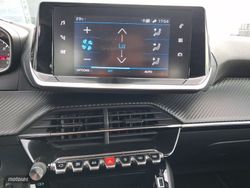 Peugeot 2008 Allure BlueHDI 130 S&S EAT8 - Miniatura 17