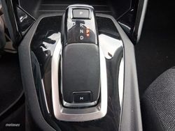 Peugeot 2008 Allure BlueHDI 130 S&S EAT8 - Miniatura 18