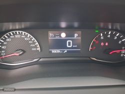 Peugeot 2008 Allure BlueHDI 130 S&S EAT8 - Miniatura 8