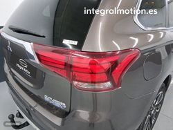 Mitsubishi Outlander 2.0 PHEV Kaiteki Auto 4WD - Miniatura 28
