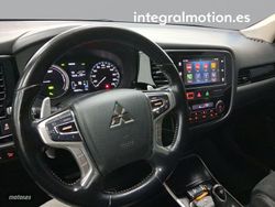 Mitsubishi Outlander 2.0 PHEV Kaiteki Auto 4WD - Miniatura 7