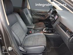 Mitsubishi Outlander 2.0 PHEV Kaiteki Auto 4WD - Miniatura 9