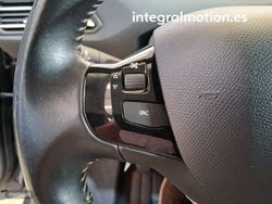 Peugeot 308 5p Allure 1.2 130 S&S - Miniatura 12