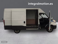 Iveco Daily 35s14 L3H2 2.2 136 CV - Miniatura 16
