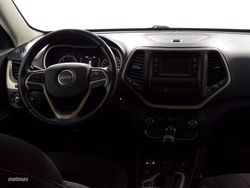 Jeep Cherokee Longitude 4x4 - Miniatura 7