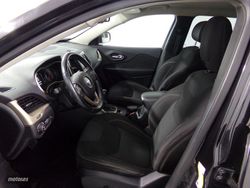 Jeep Cherokee Longitude 4x4 - Miniatura 8