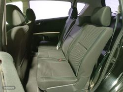 Toyota Corolla 2.2 D-4D - Miniatura 9