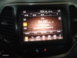 Jeep Cherokee Limited 4x2 - Miniatura 16