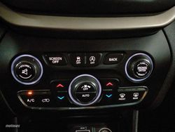 Jeep Cherokee Limited 4x2 - Miniatura 19