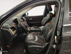 Jeep Cherokee Limited 4x2 - Miniatura 9