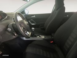 Peugeot 308 PureTech 130 S&S Allure 96 kW (130 CV) - Miniatura 9