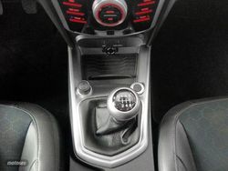 Ssangyong Tivoli Limited 4x2 - Miniatura 13