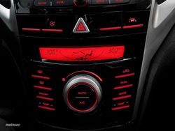Ssangyong Tivoli Limited 4x2 - Miniatura 19