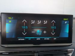 Peugeot 3008 Hybrid 300 Allure Pack e-EAT8 221 kW (300 CV) - Miniatura 21